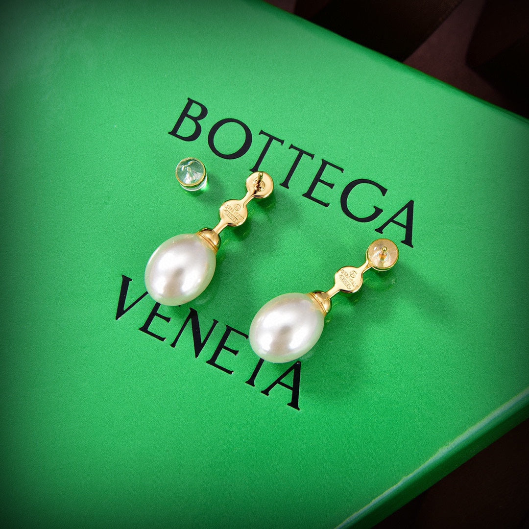 18K BVLGARI Pearl Earrings